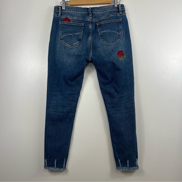 Driftwood Joyce Boho Rose Embroidered Distressed Raw Hem Cropped Jeans Size 26 - Picture 10 of 11